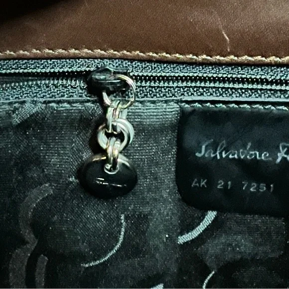 🌟FINAL🌟 1980s Vintage Ferragamo Heavy Brown Leather Shoulder Bag. - Picture 11 of 14